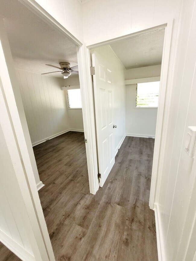Building Photo - AVAILABLE NOW | 3 BED, 2 BATH HOME | Location: North Shore | Drive Up Parking Spaces, & Large Enc...