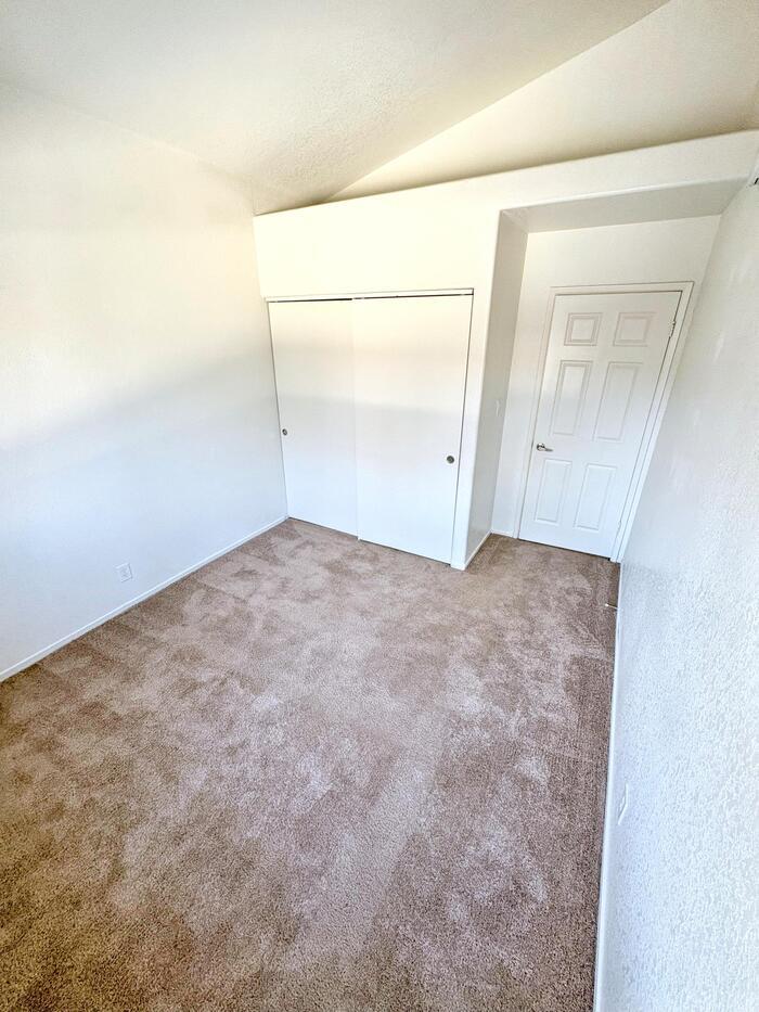 Building Photo - 5076 S Rainbow Blvd