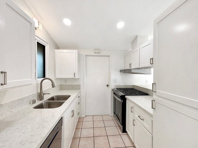 Building Photo - Charming 3BD/2BA House in Serra Mesa w/ W/...