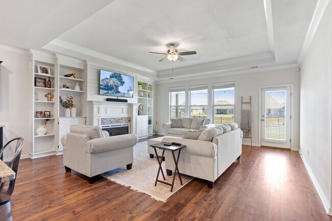 Living room/kitchen - 388 Lakeshore Vlg E