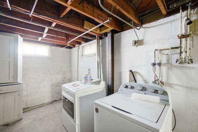 Building Photo - 3267 Walmar Dr