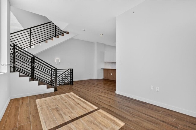 Building Photo - 529 NE 61st St