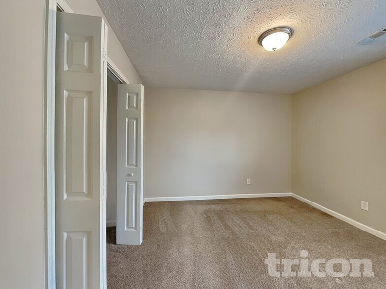 Building Photo - 1404 Deer Creek Ct