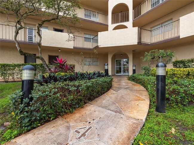 Building Photo - 6300 S Falls Cir Dr