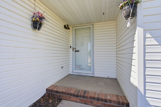 Building Photo - Nixa 3 bed 2 bath 2 car garage home!