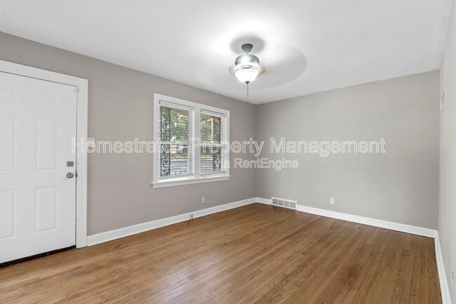Building Photo - 2633 Avie Dr