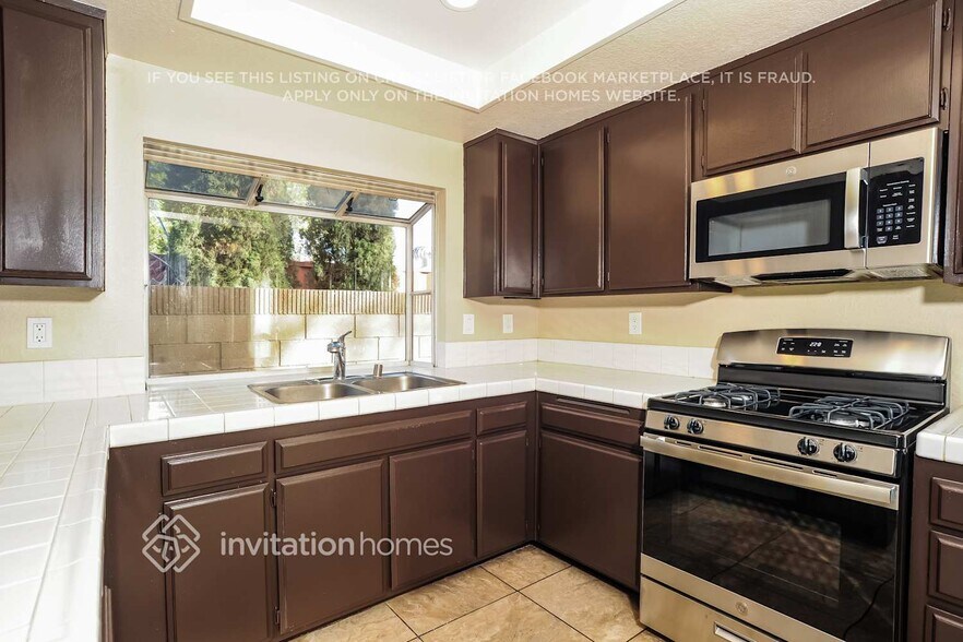 Building Photo - 5516 W Ave L 6