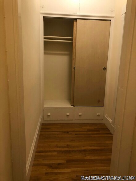 Building Photo - 504 Beacon St