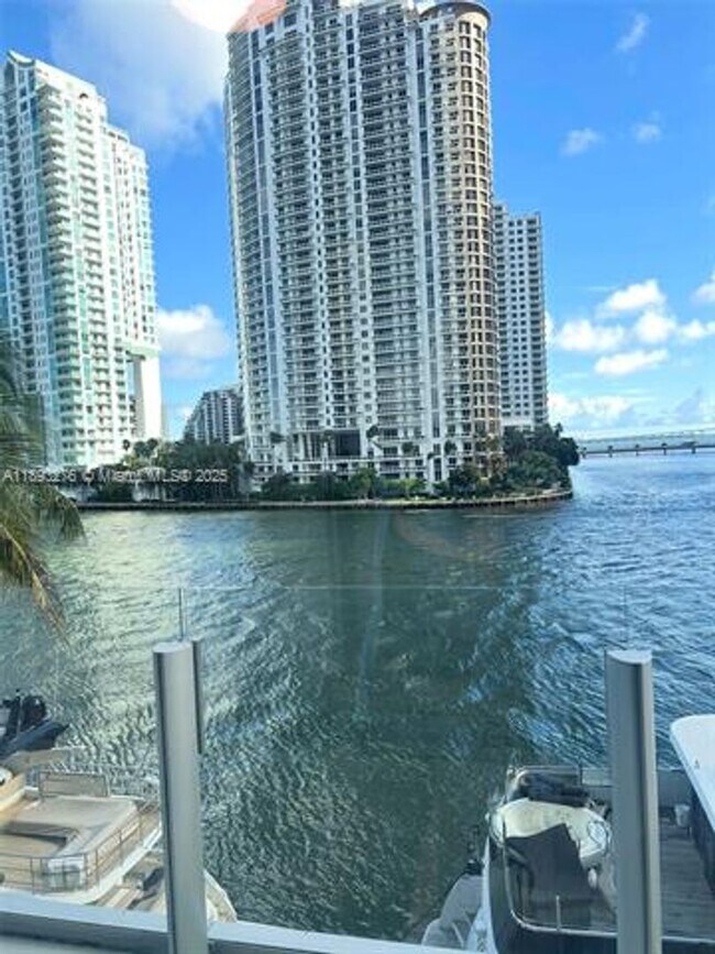Building Photo - 300 Biscayne Blvd Way