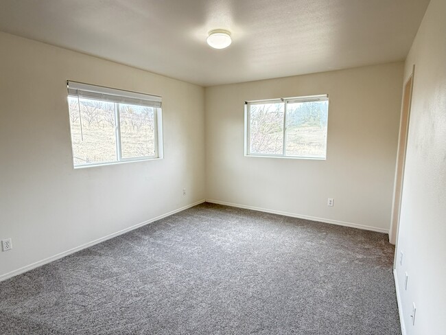 Building Photo - 626 Britton Ln