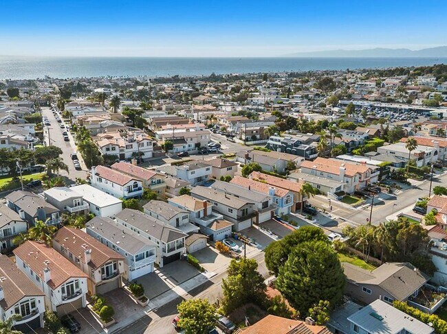 Building Photo - 1141 Stanford Ave