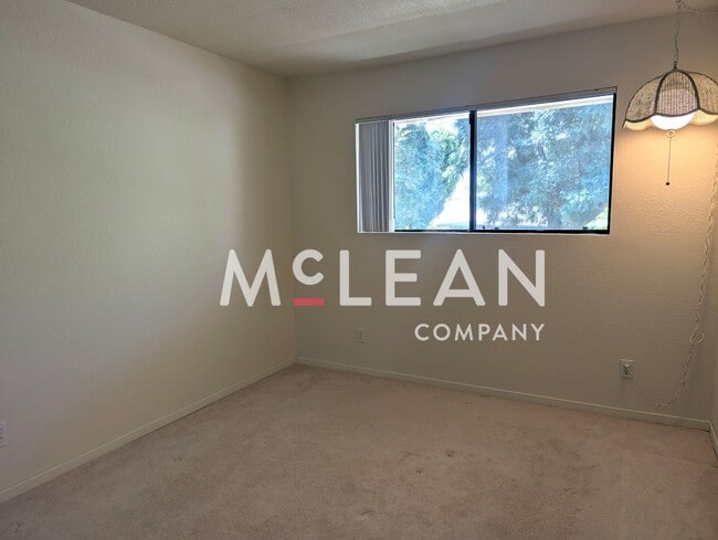 Building Photo - Cozy Palm Springs Villas II Condo