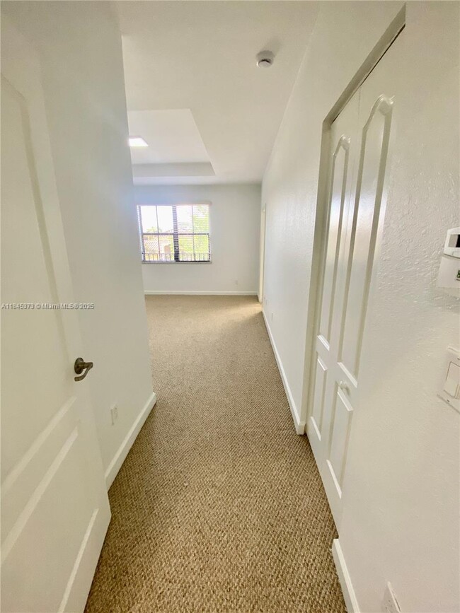 Building Photo - 9604 Town Parc Cir N