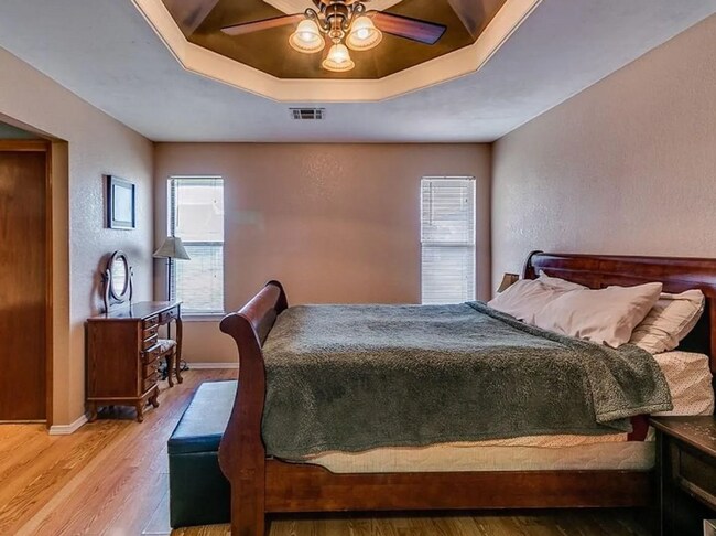 Building Photo - Charming 3-Bedroom Home — Spacious Corner Lot in Del City!