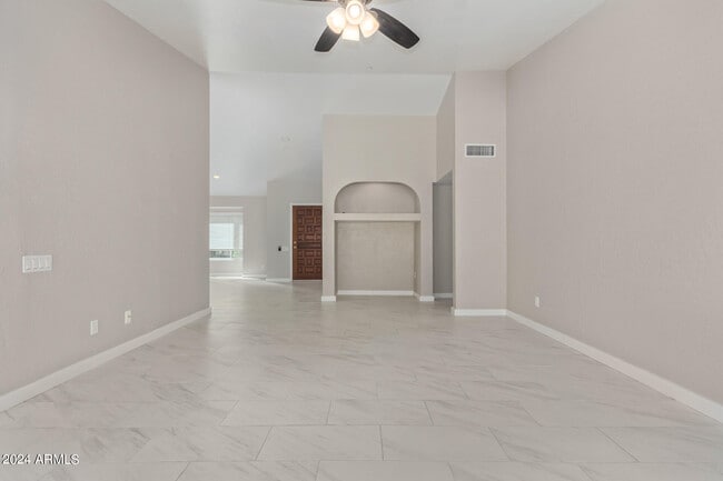 Building Photo - 9138 E Davenport Dr