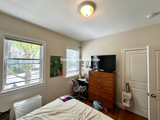 Building Photo - 16 Marney St