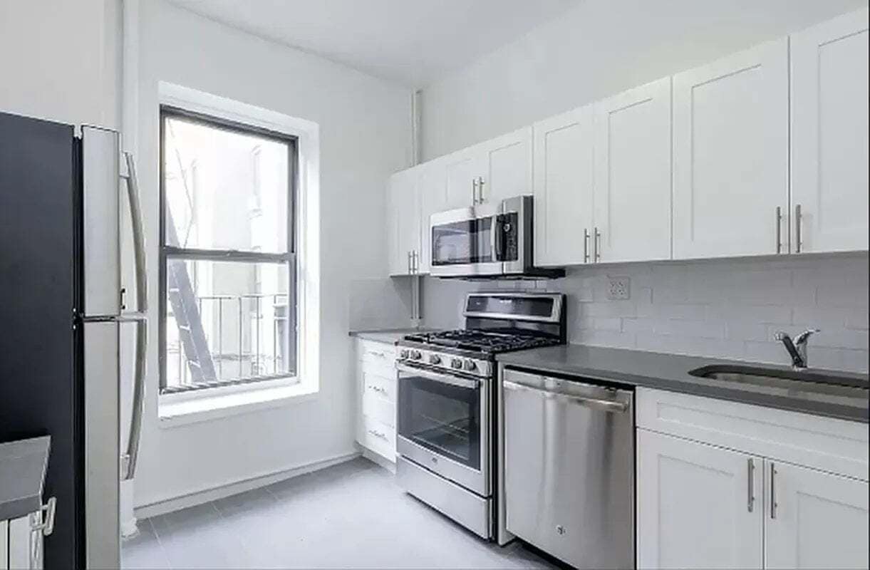 Building Photo - 6 W 107th St