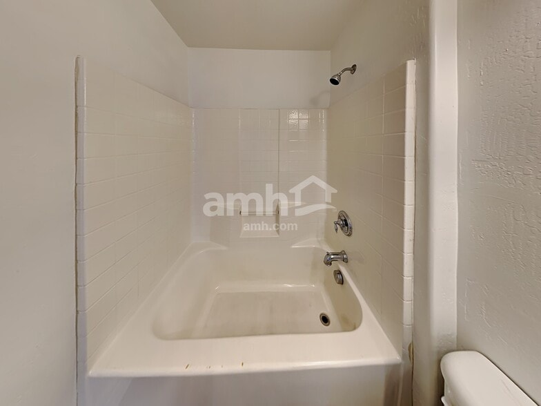 Building Photo - 5156 W Fulton St