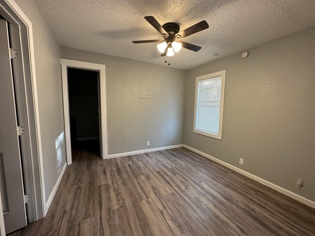 Building Photo - 7603 Alcove Ave