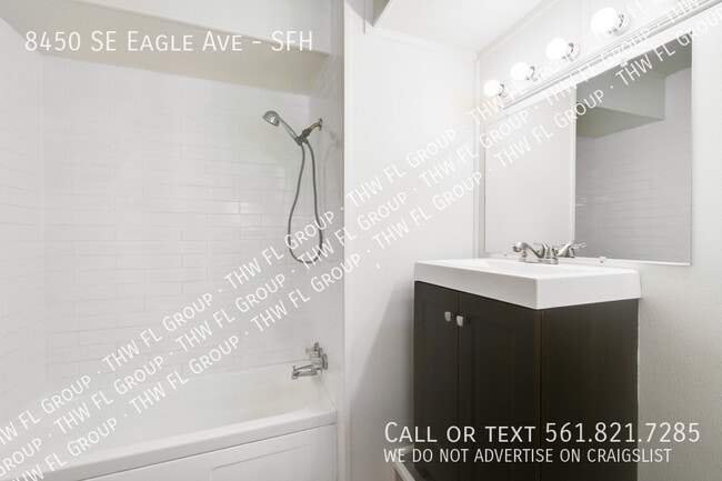 Building Photo - 8450 SE Eagle Ave