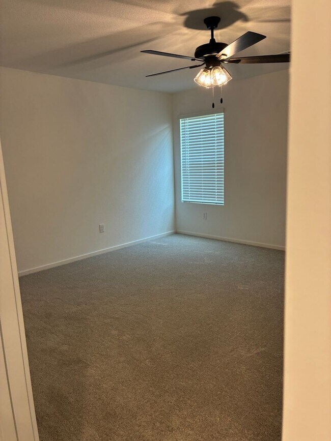 Building Photo - 1406 Manor Ct