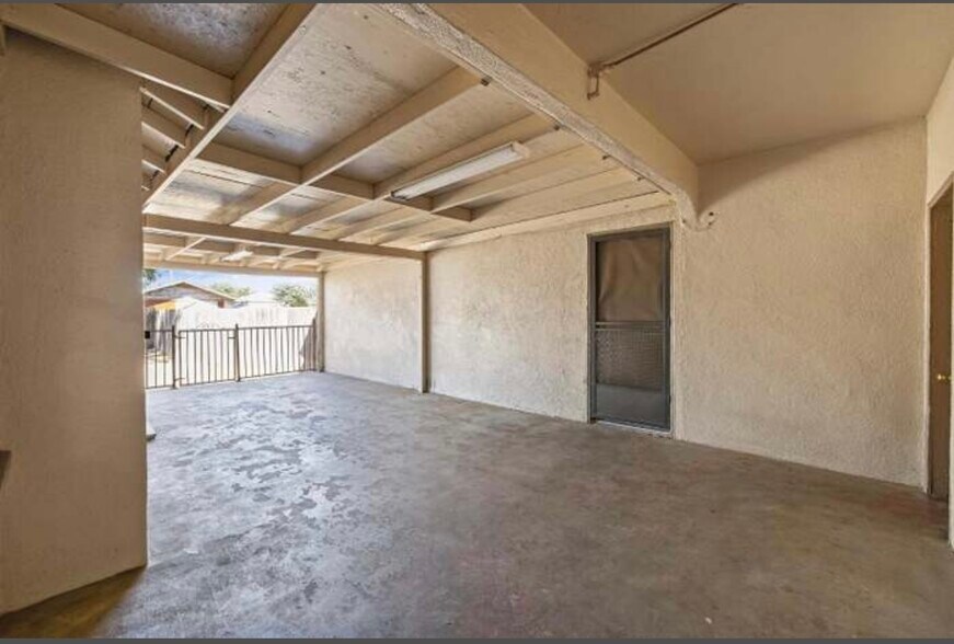 Building Photo - 1204 E Sequoia Ave