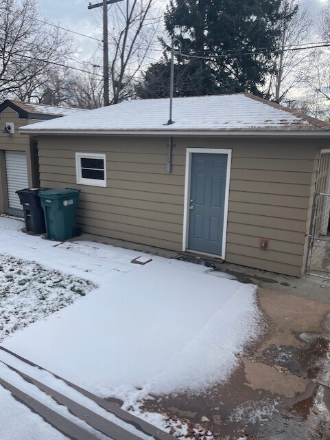 Building Photo - 2217 Elm St