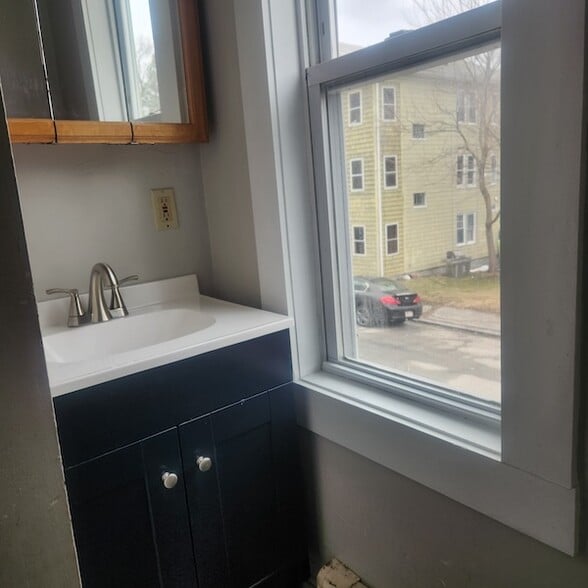 Building Photo - 5 Cohasset St