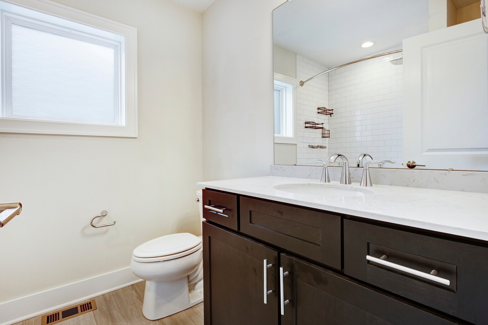 2nd ensuite bath - 764 N 6th St