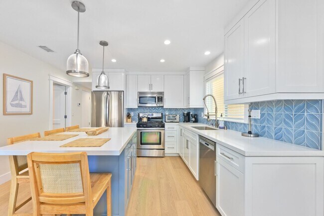 Building Photo - Furnished Extended Stay Rental through May 2026 - Balboa Peninsula, Newport Beach