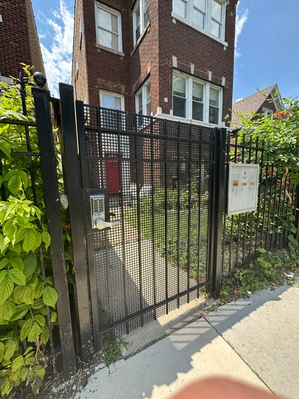 Building Photo - 1104 N Spaulding Ave