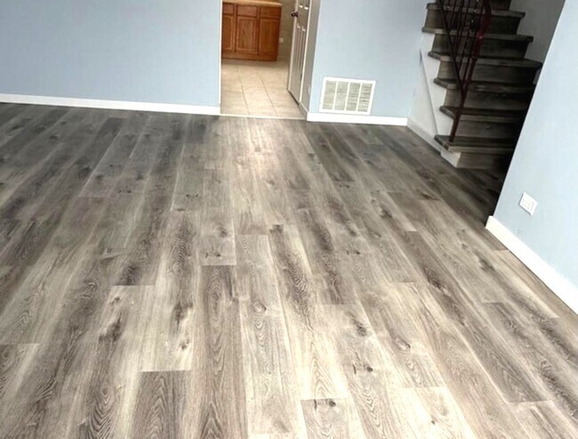 Building Photo - 1322 Fargo Ave