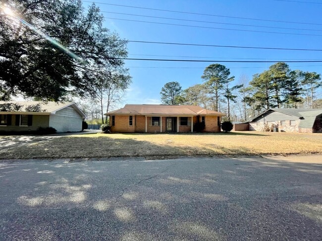 Building Photo - Spacious 4 bed 2 bath home for rent in Pearl!