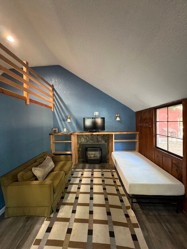 Building Photo - 1081 Craig Ave