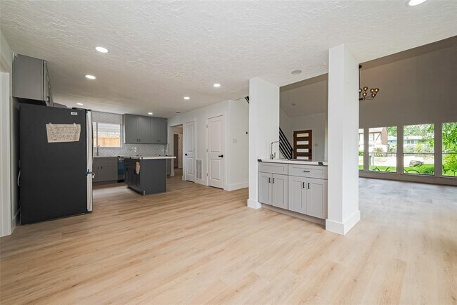 Building Photo - 1306 Briarmead Dr
