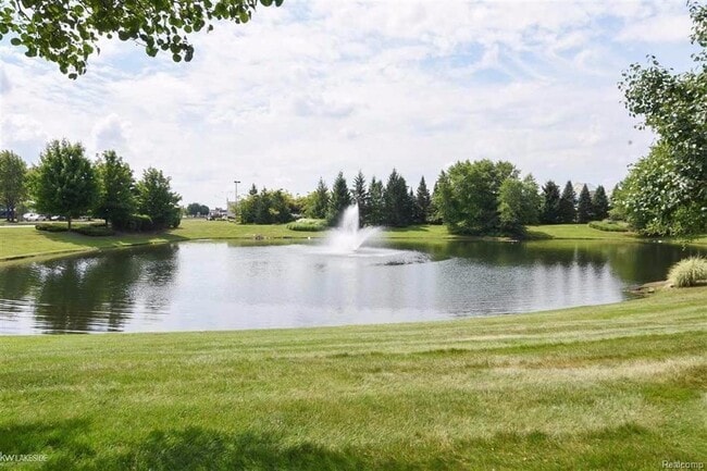 Building Photo - Sharp 2 bedroom, 2 bath upper condo in Nottingham  Cove sub for lease $1700 a month.