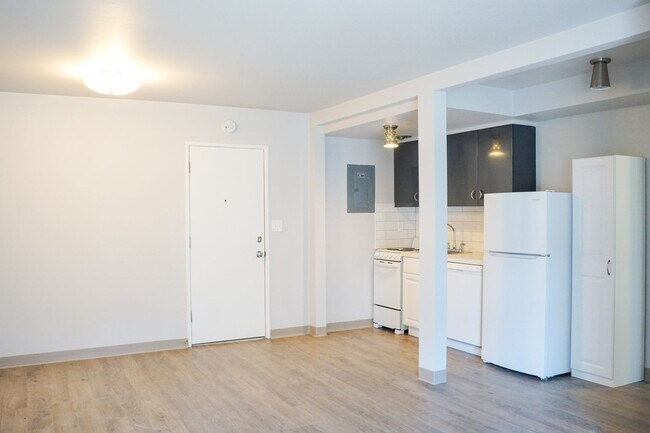 Building Photo - Great Mid-Century 1-Bdr w Dishwasher, Community Lawns + Pets OK!