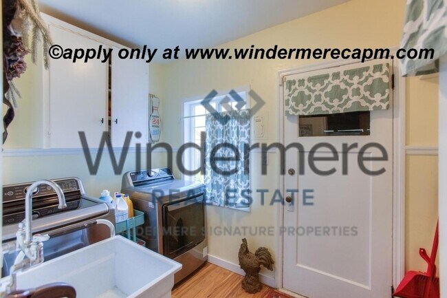 Building Photo - Charming Updated Home in Desirable Colonial Heights – Prime Location!