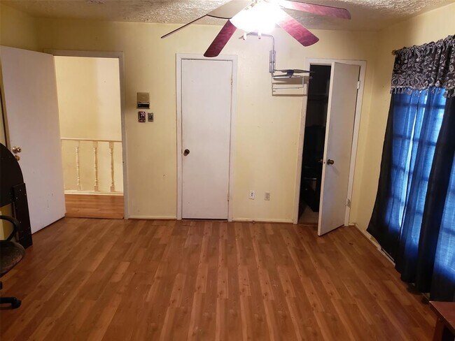 Building Photo - 12821 Clarewood Dr