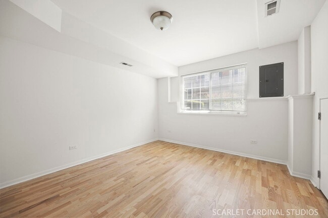 Building Photo - 1419 S Fairfield Ave