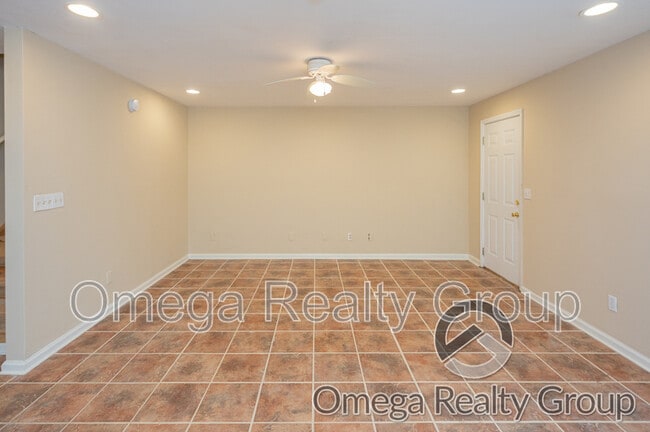 Building Photo - 1934 Live Oak Trce