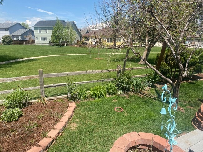 Building Photo - Gorgeous, High-End, Longmont home!