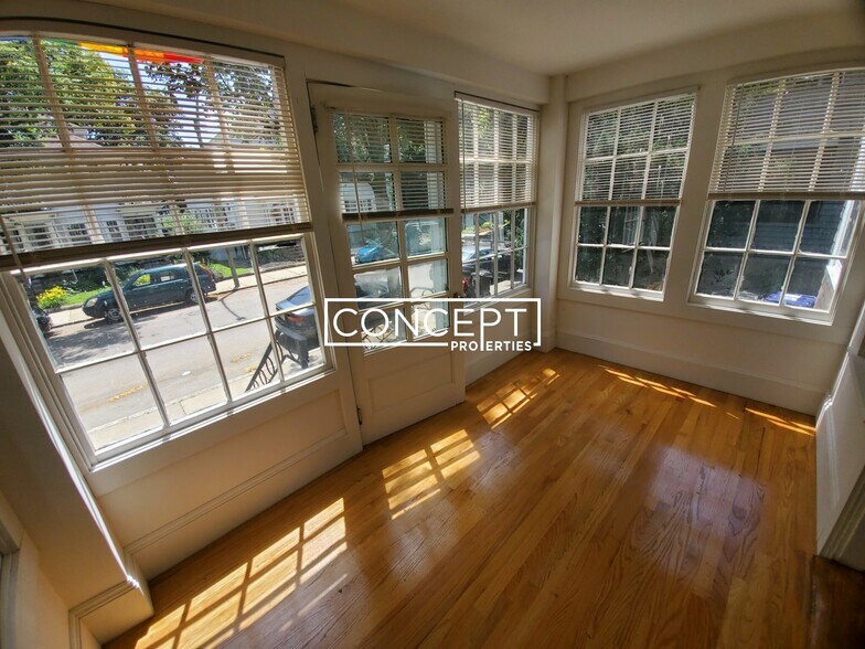 Building Photo - 21 Moraine St