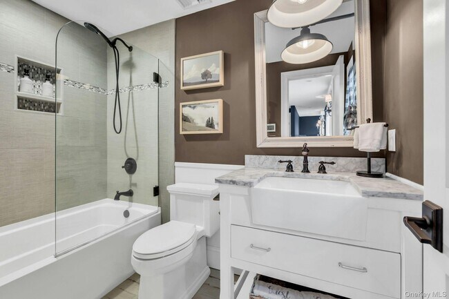 Building Photo - 105 Academy St