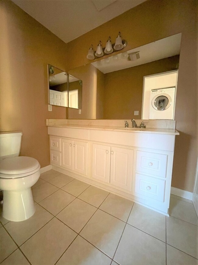 Building Photo - Updated Parkside Condo with Large Deck!