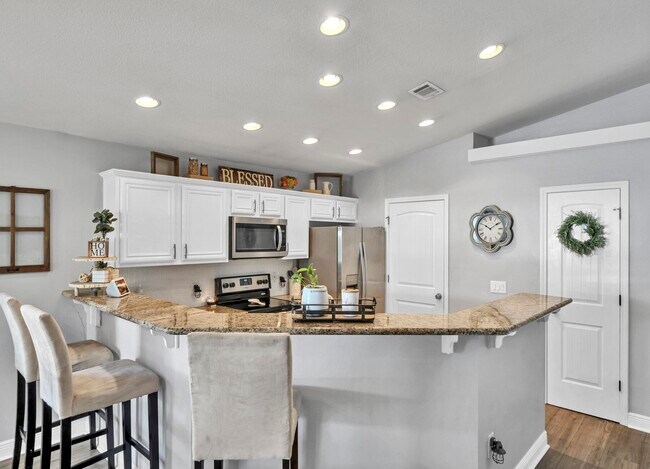 Building Photo - 8390 Island Dr