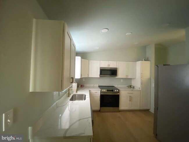 Building Photo - 4426 Cub Run Rd