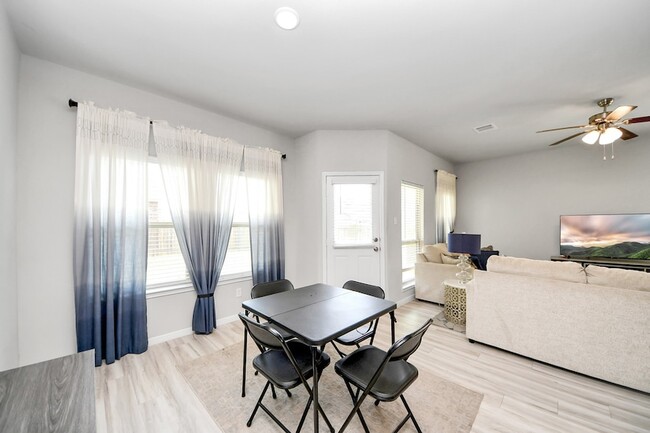 Building Photo - 13323 Colina Mdws Ln