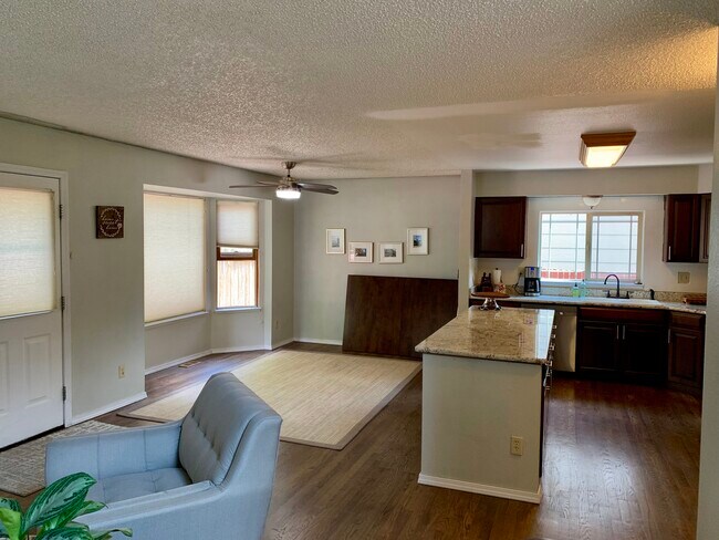 Building Photo - 3340 Richmond Dr