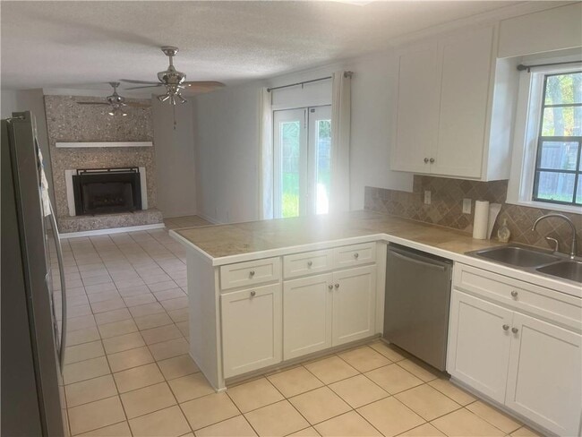 Building Photo - 500 Rivera Dr